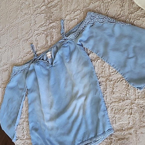 Cold Shoulder Top - Picture 2 of 4